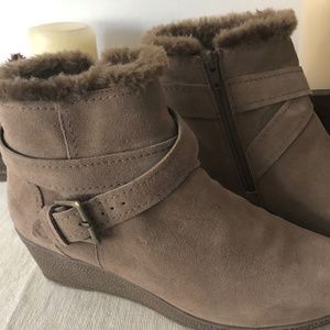 Suede boots